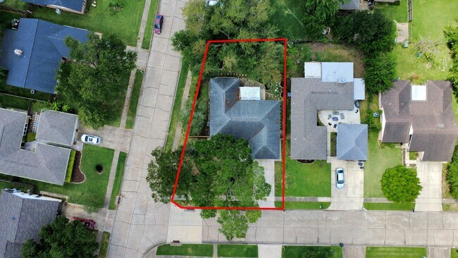 Building Photo - 16222 Forest Bend Ave
