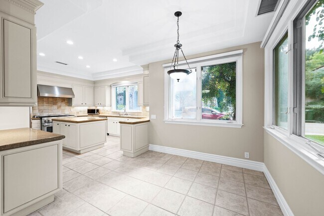 Building Photo - Elegant Dream Escape - Hills of Studio City