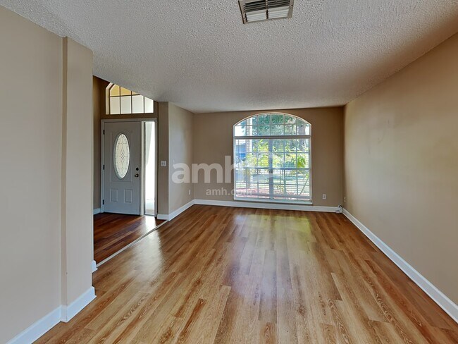 Building Photo - 1712 Scotch Pine Dr