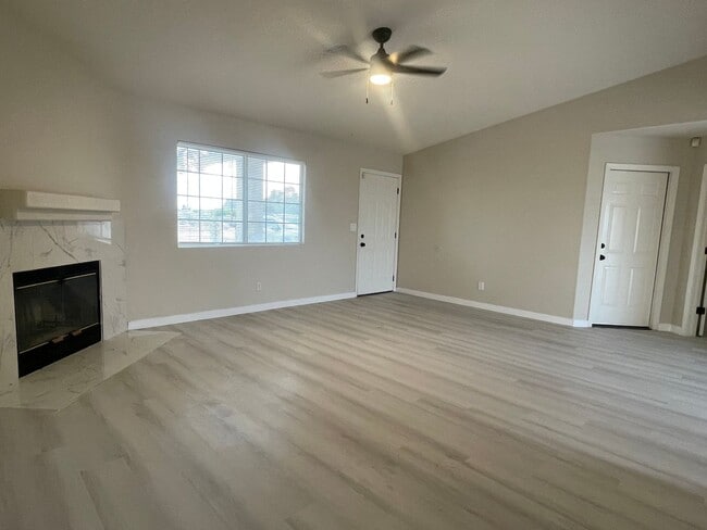 Building Photo - 3+2 READY NOW!