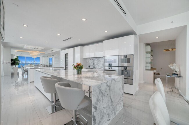 Building Photo - 10203 Collins Ave