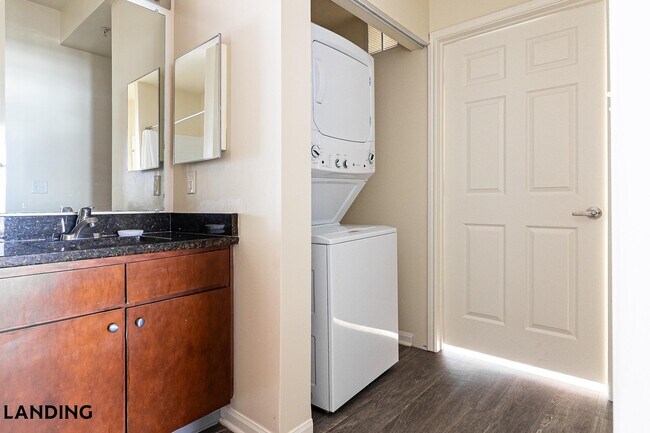 Building Photo - 400 Blake St