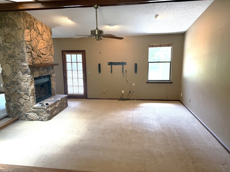 Building Photo - 3956 Cedar Cove Ln