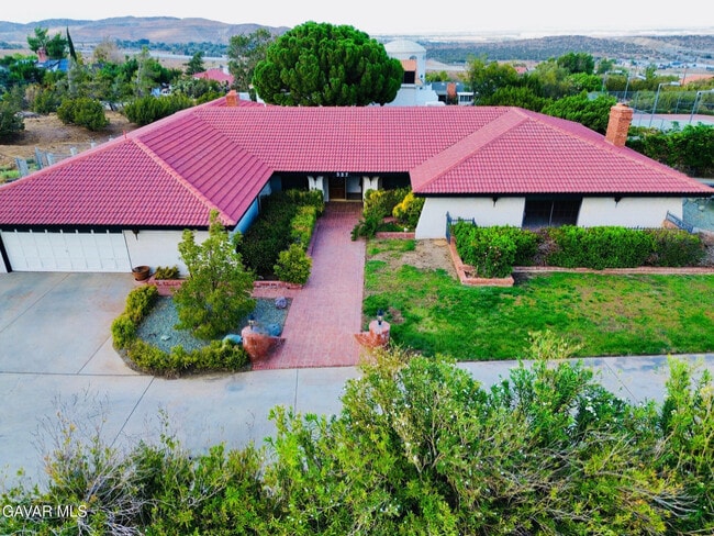 Building Photo - 527 Westlake Dr