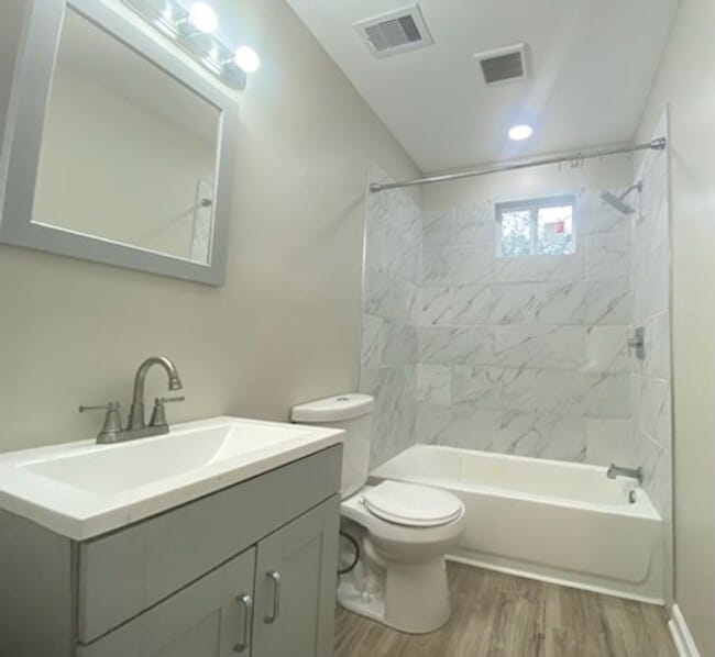 Building Photo - Cute, Quiet and Cozy - minutes away from M...