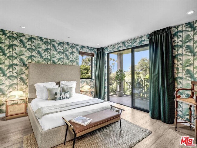 Building Photo - 1724 N Sierra Bonita Ave