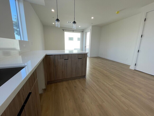 Building Photo - JUST COMPLETED MODERN TOWNHOMES! Never Liv...