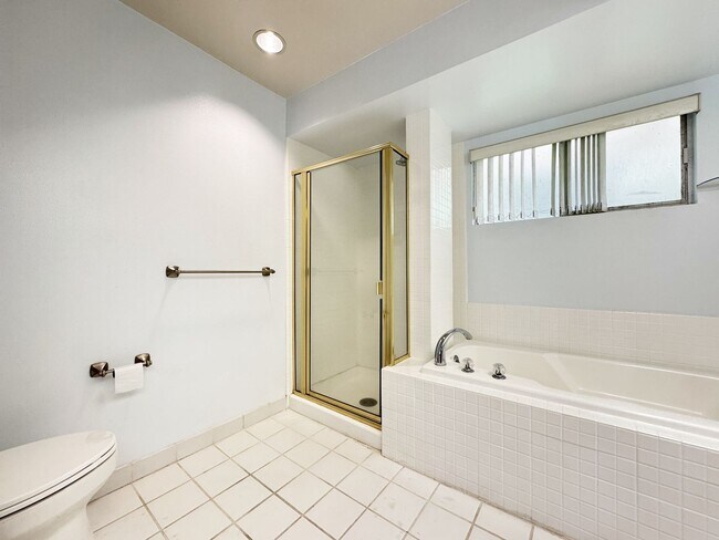 Building Photo - 1340C Moanalualani Place, #4C