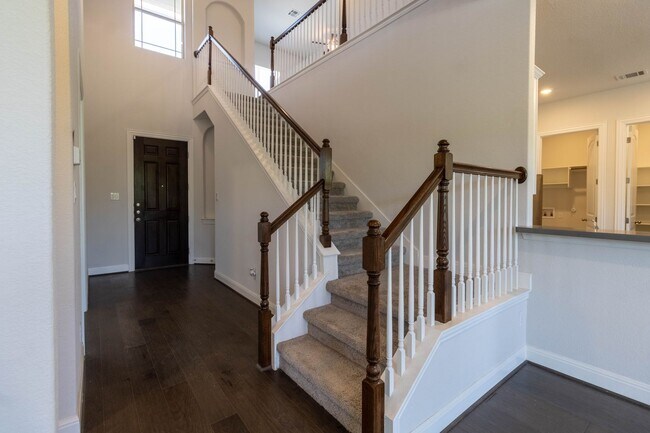 Building Photo - Stunning two story 4 bedroom with den and media/ game area in Pflugerville!