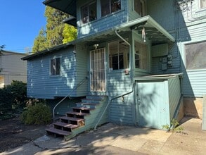 Building Photo - Large 1 Bedroom Main Level Apartment Near ...