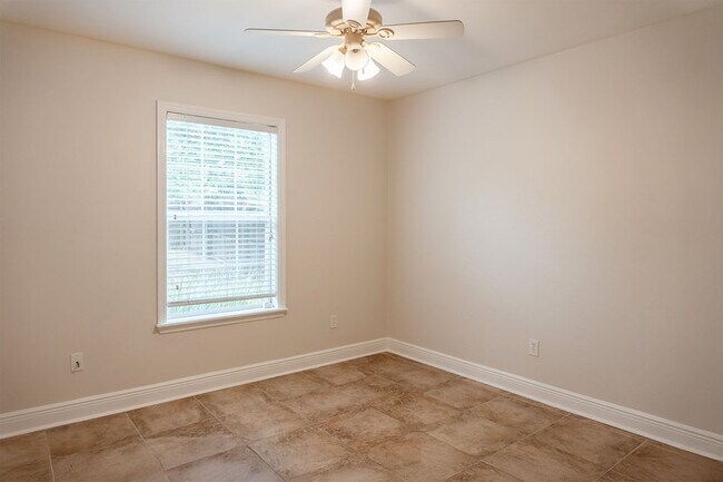 Building Photo - 1106 High Meadow Dr