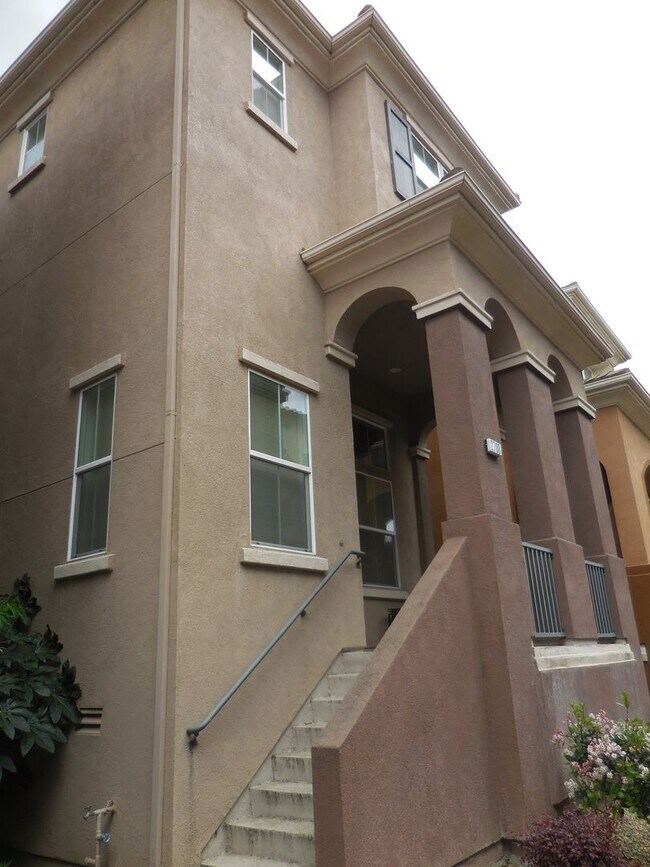 Building Photo - Spacious Madison Townhome Near Travis AFB with Solar & Garage