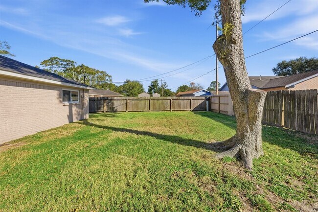 Building Photo - 5002 Cedar Creek Dr