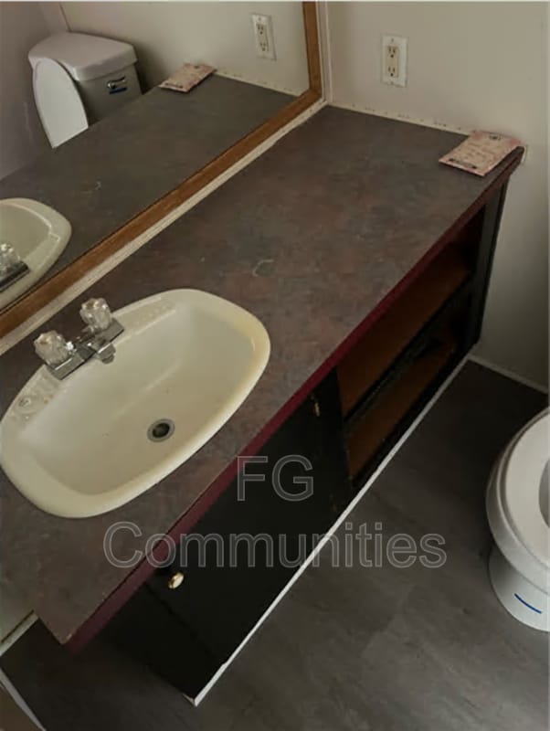 Building Photo - 105 Oak Knoll Dr