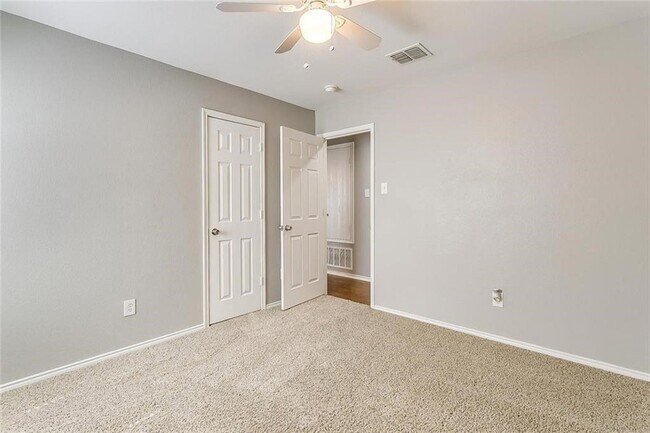 Building Photo - 909 Poncho Ln