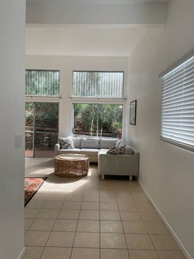 Building Photo - Single Level, Patio, Private W&D, Window A...