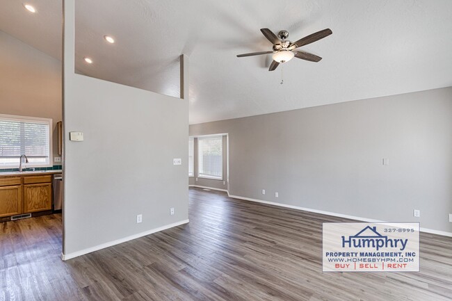Building Photo - 3 Bedroom/2.5 Bathroom/2 Car Garage, 1,574 Sqft in the Landing Subdivision. Living Room/Dining Ro...