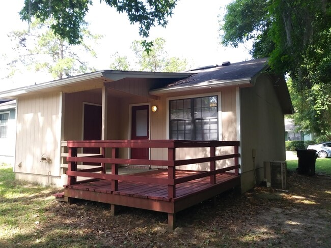 Building Photo - 1602 Carolwood Ct