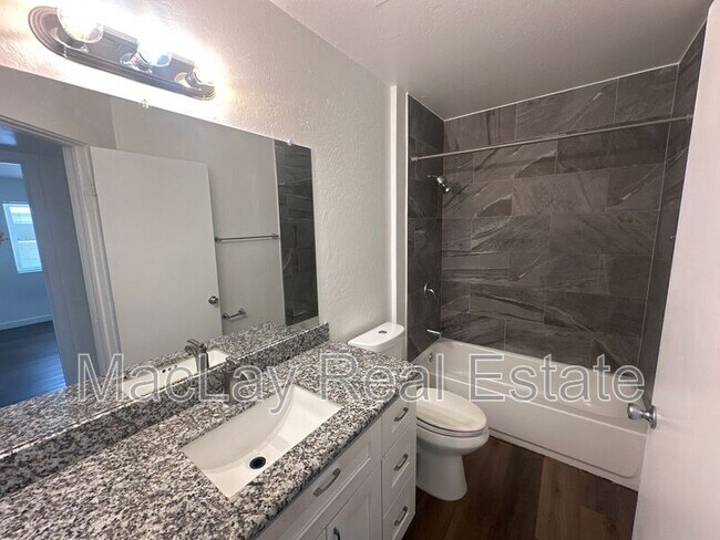 Building Photo - 2918 E Roeser Rd