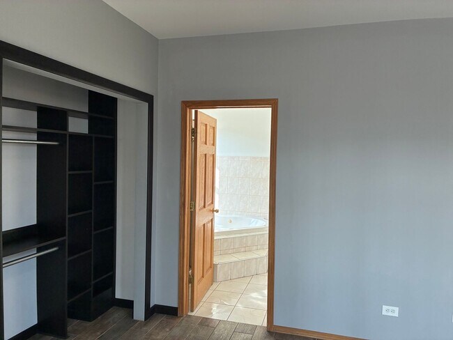 Building Photo - 5309 30th Pl