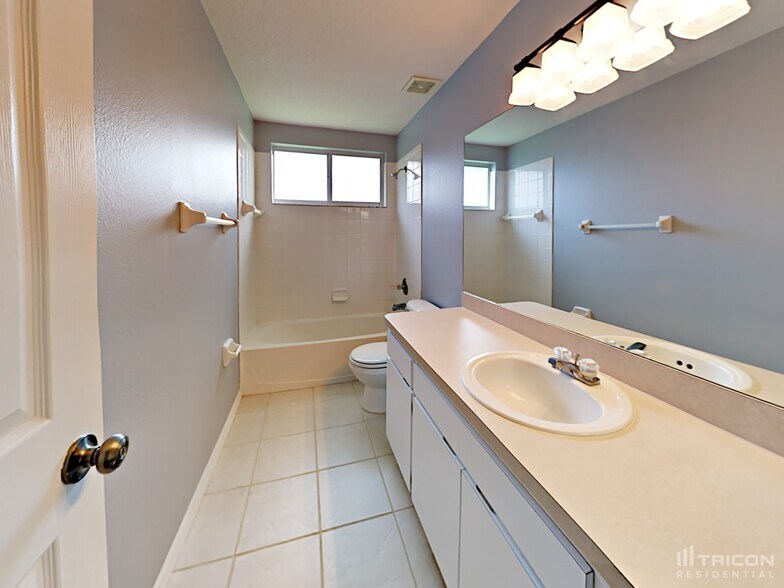 Building Photo - 22210 Bell Harbor Dr