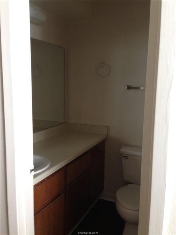 Building Photo - 906 Spring Loop