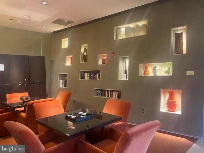 Building Photo - 5750 Bou Ave