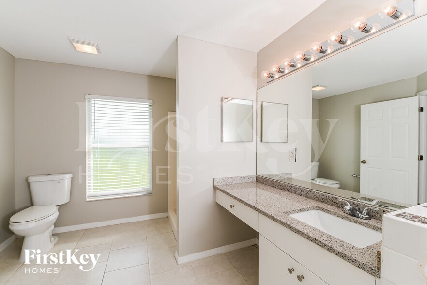 Building Photo - 3737 SW 1st Pl