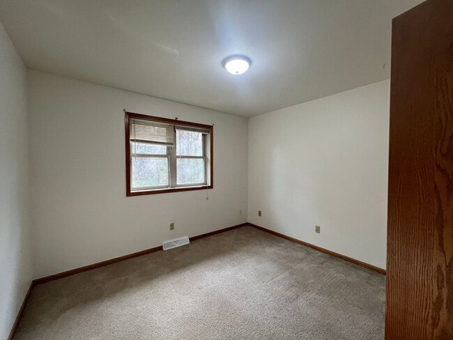 Building Photo - Lacy Road Duplex