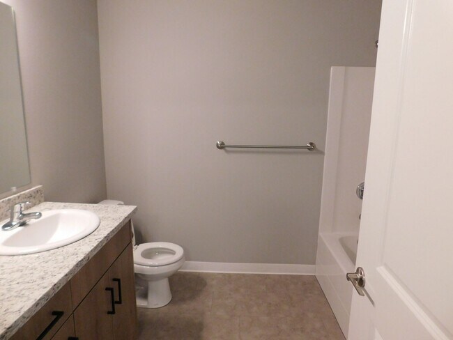 Building Photo - 2Bd/2Ba 2nd Story Apartment Unit - Available Now!