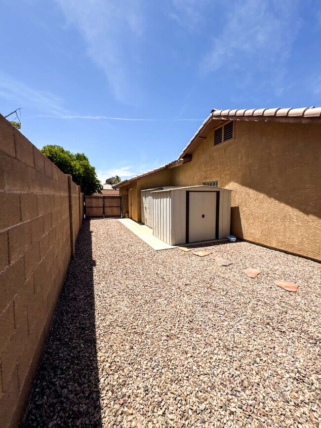 Building Photo - For Rent: 3-bedroom, 2-bathroom home in Barkley Ranch