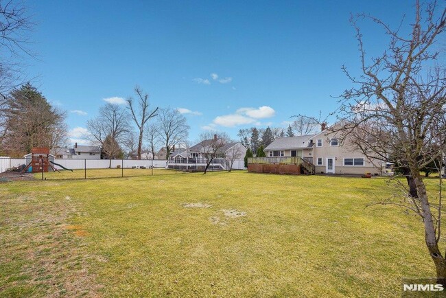 Building Photo - 327 Webster Dr