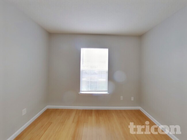 Building Photo - 11982 Alexandra Dr