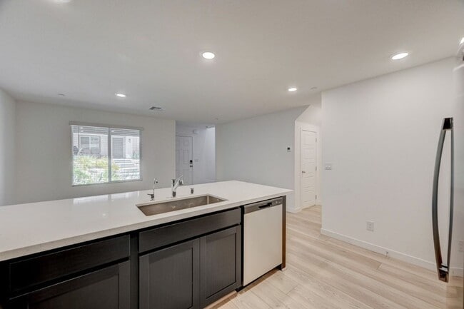 Building Photo - 10772 Paget Ct
