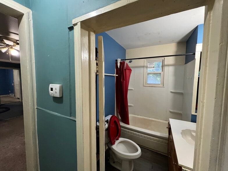 Building Photo - 706 Violet St