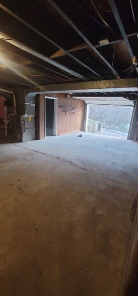 Building Photo - 1018 Willow Dr