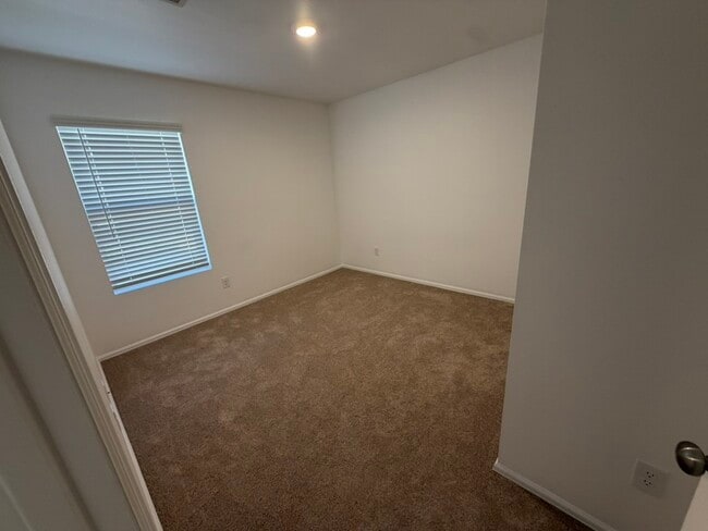 Building Photo - 7323 Greenbriar Cayon Ln