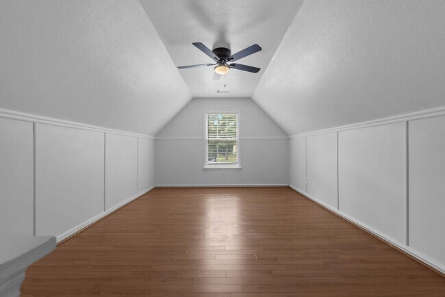 Building Photo - Forest Park