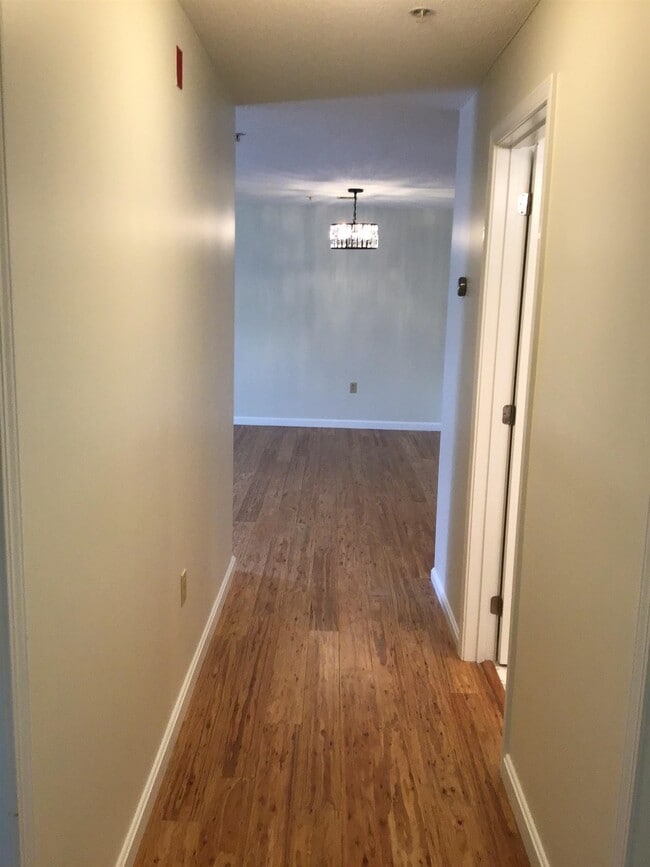Building Photo - 12 Ledgewood Hills Dr