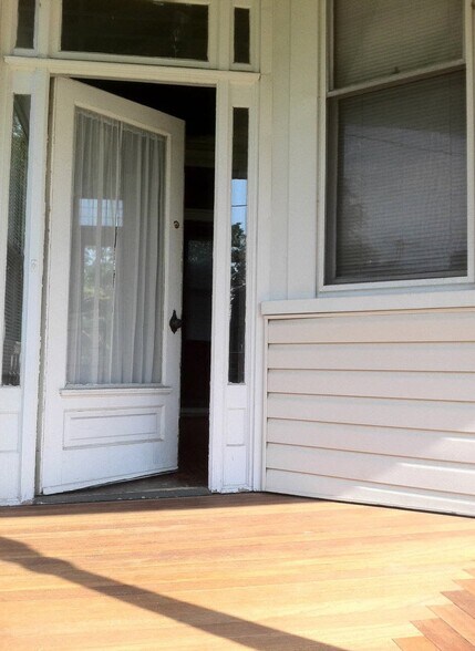 Building Photo - 208 Summit Ave