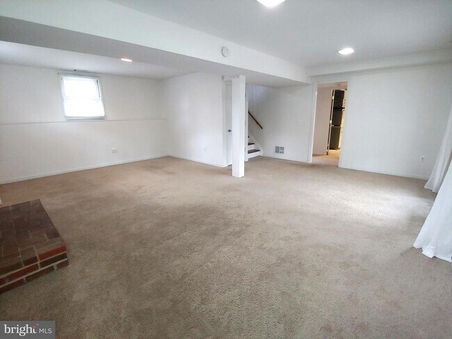 Building Photo - 149 Northway