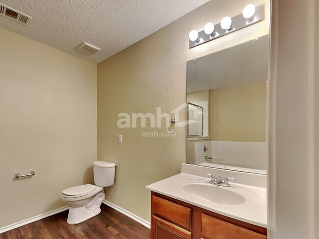 Building Photo - 115 Clover Leaf Ln