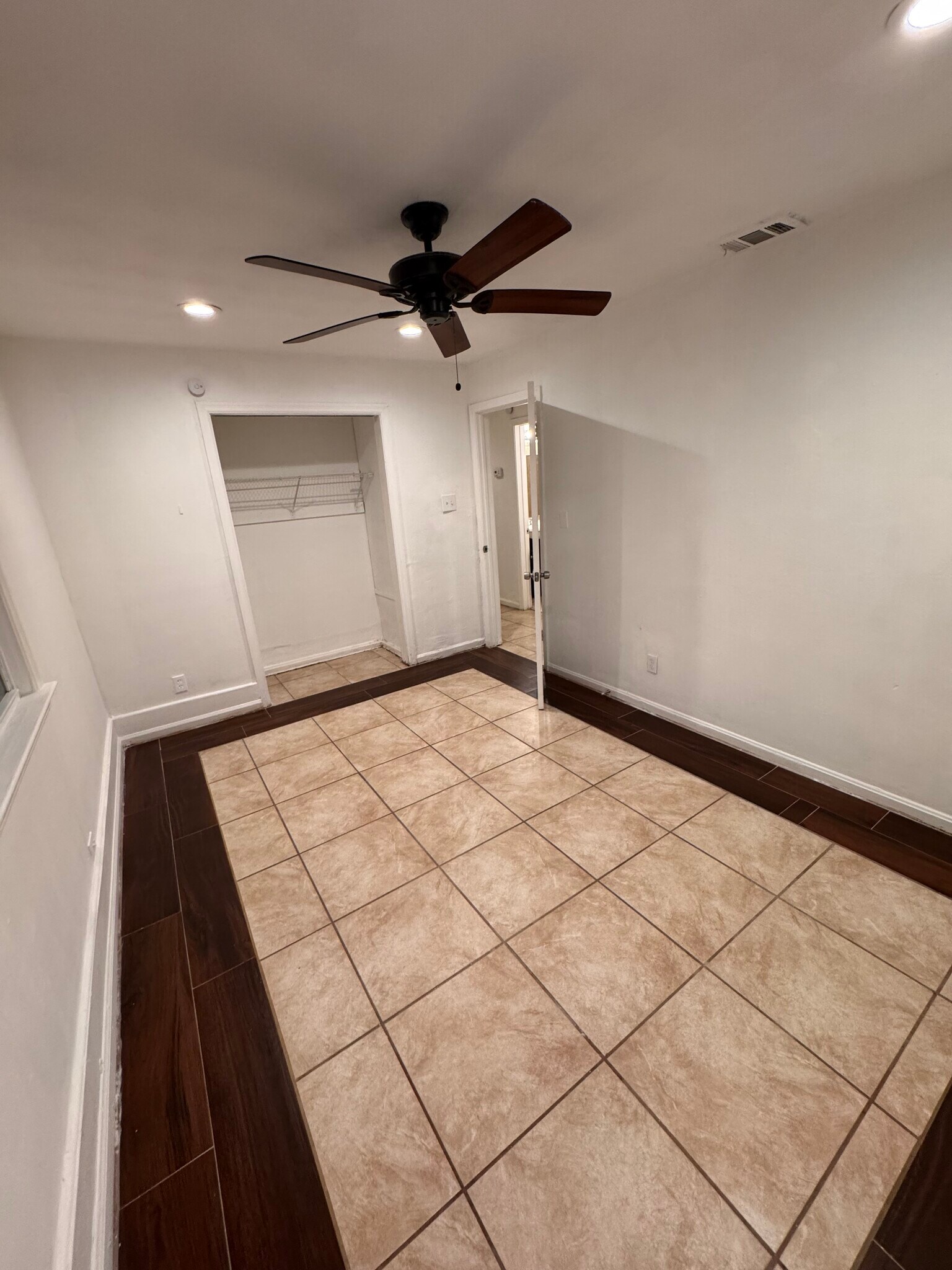 Building Photo - 871 W 37th St