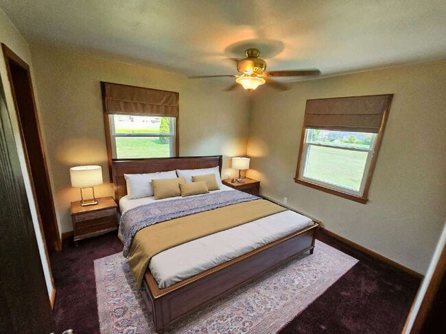 Building Photo - 7759 W Ridge Rd