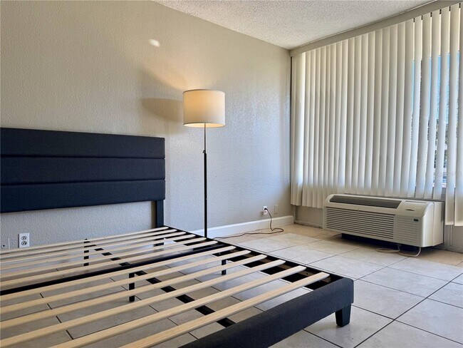 Building Photo - 7900 S Orange Blossom Trail