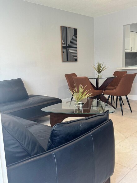 Building Photo - 2501 NW 9th Ter