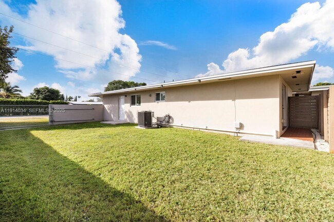 Building Photo - 7875 SW 12th St