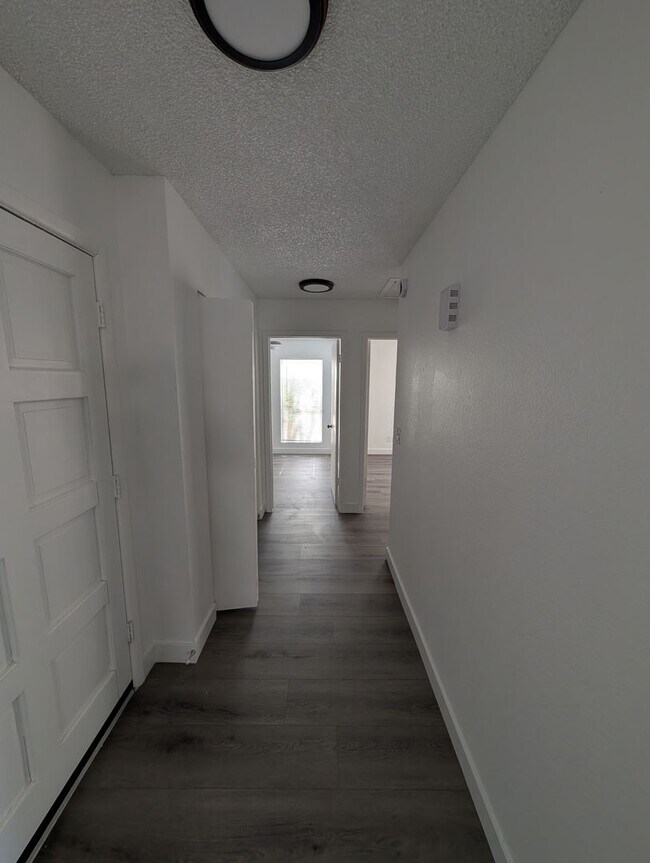 Building Photo - 7340 W Tuckey Ln