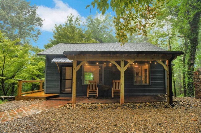 Primary Photo - Charming 2BR House in Tryon