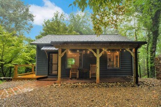 Building Photo - Charming 2BR House in Tryon